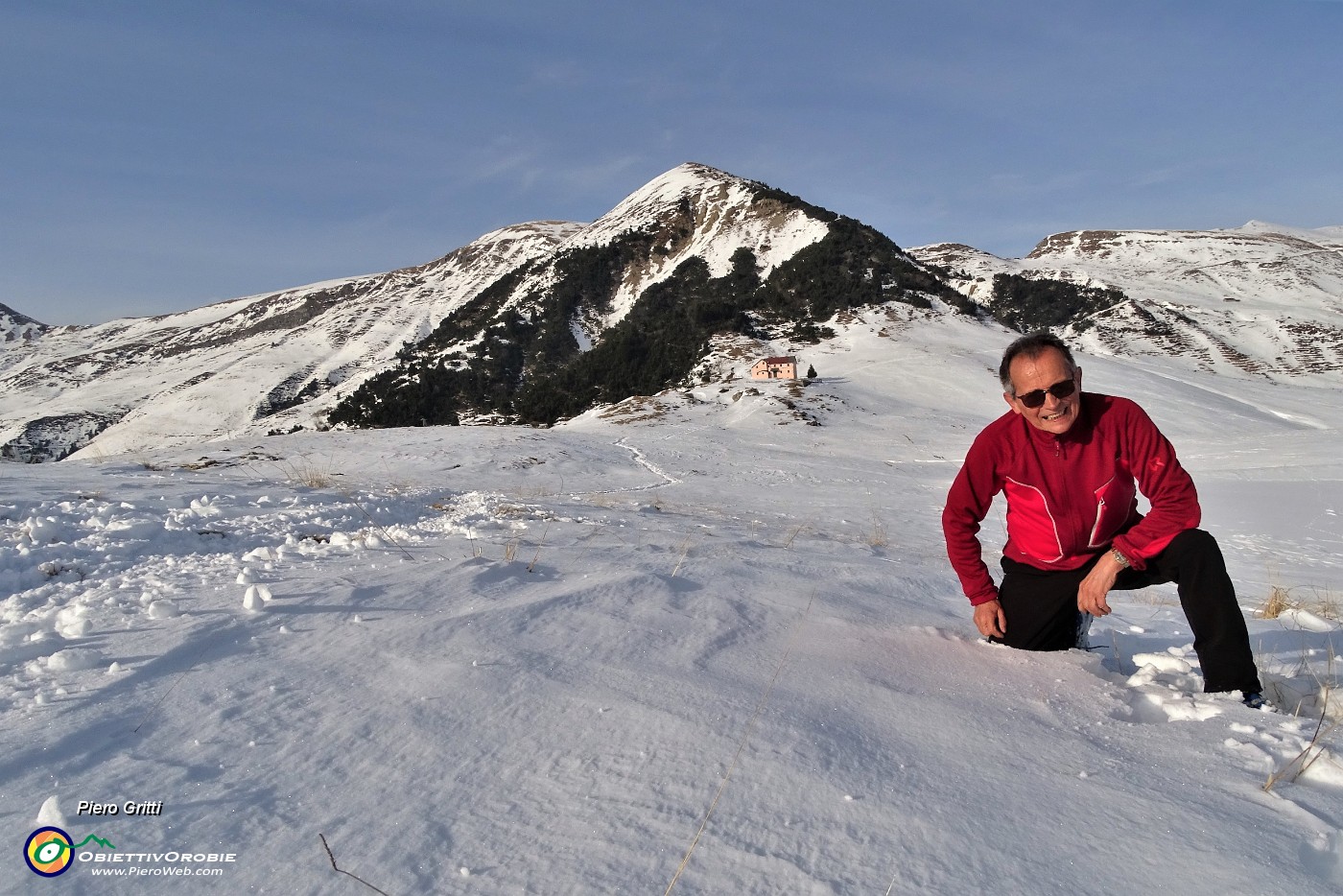 05 Sulle nevi dei Piani d'Alben verso l'ex-rif. C. Battisti (1670 m).JPG